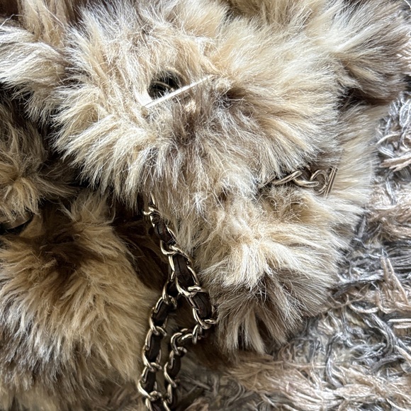 Elegant Faux Fur Shoulder Bag with Chain Handle - Picture 8 of 11